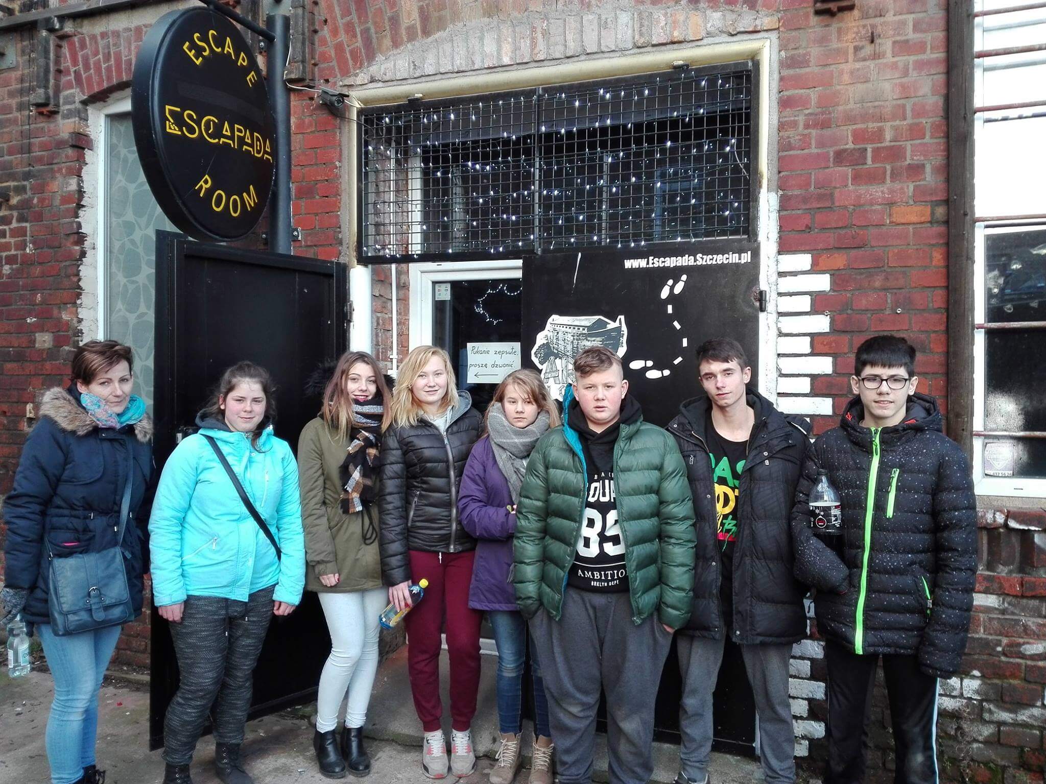 Dzieci z Domu Dziecka w Policach w pokojach zagadek