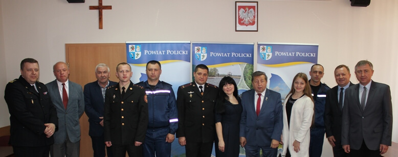 Wizyta delegacji straży pożarnej z Nowego Rozdołu w Starostwie Powiatowym w Policach