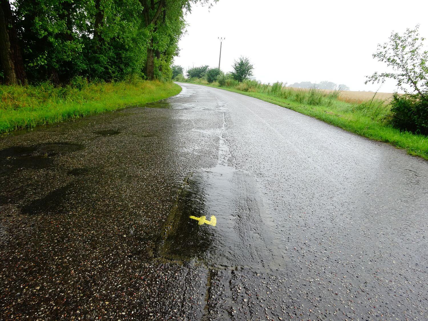 Trwają remonty cząstkowe dróg Powiatu Polickiego