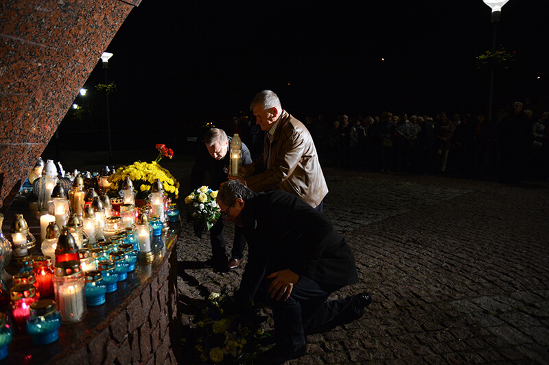 Spotkanie modlitewne pod figurą św. Jana Pawła II