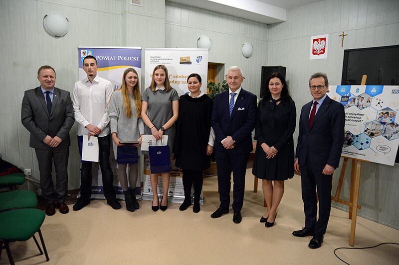 Stypendia od Grupy Azoty Police dla najlepszych uczniów polickiej "Białej"