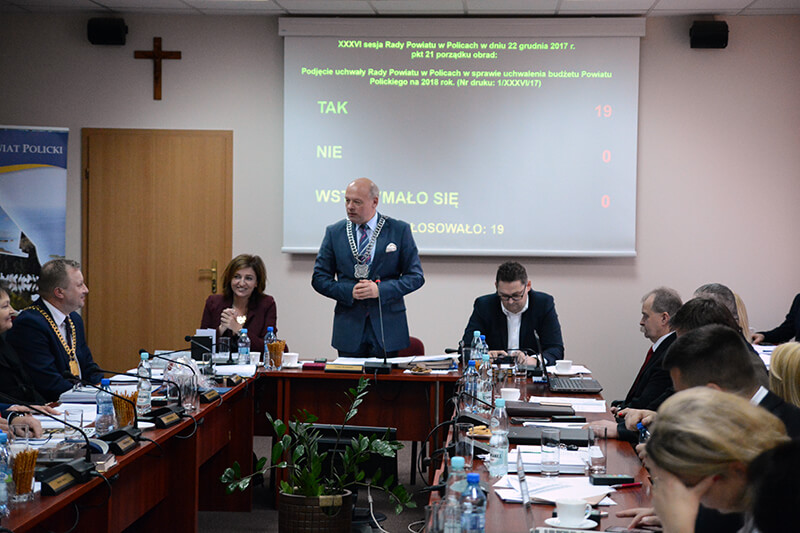 Budżet Powiatu Polickiego na 2018 rok jednogłośnie uchwalony