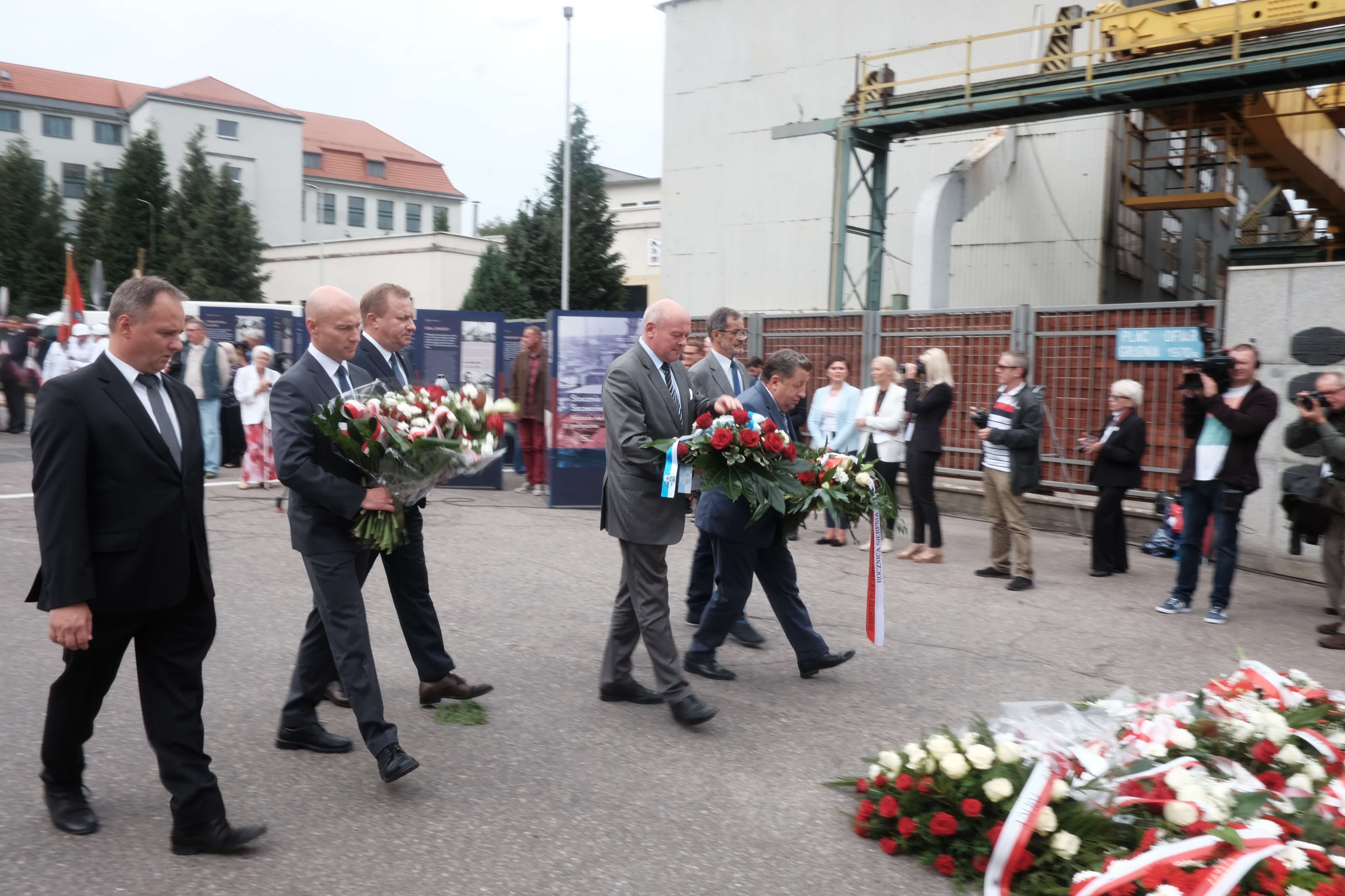 Oddali hołd ofiarom strajków
