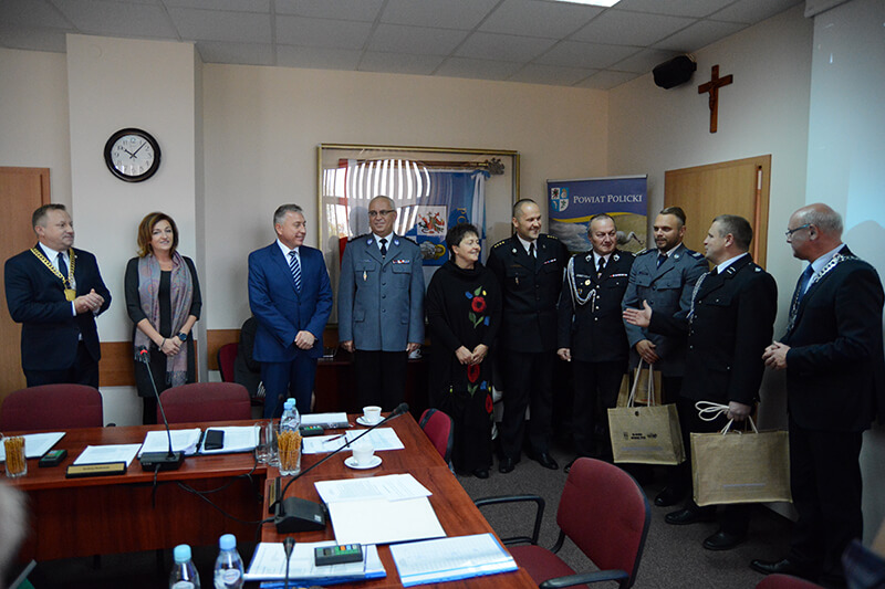 Przedstawiono bohaterów z gminy Dobra