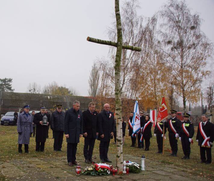 Pamięć i modlitwa pod krzyżem brzozowym