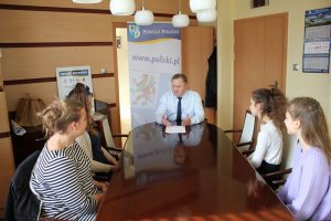 Uczennice SP 5 z wizytą u Starosty