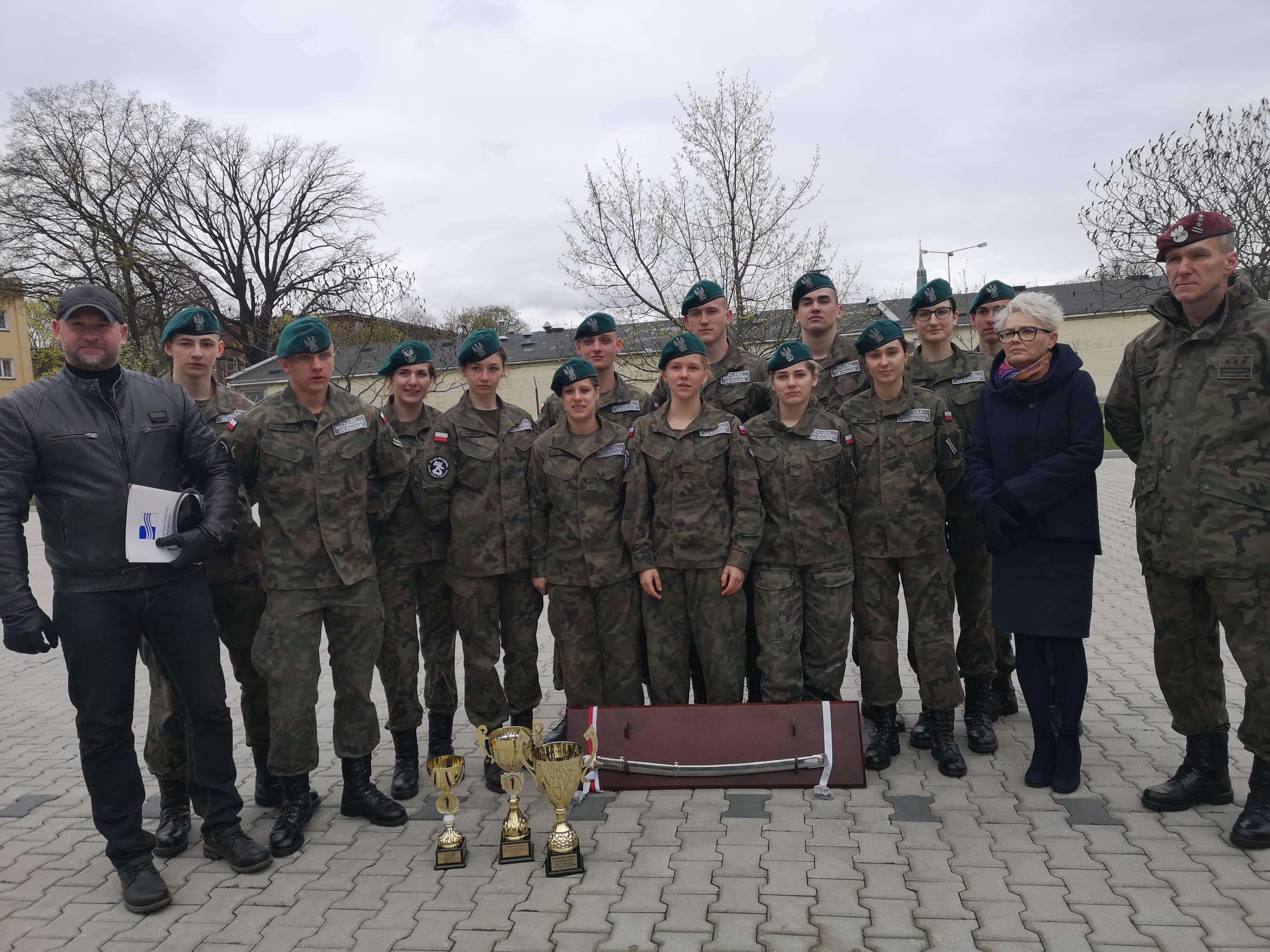 Uczniowie Zespołu Szkół im. I. Łukasiewicza w Policach najlepsi w Zachodniopomorskim Przeglądzie Musztry Klas Mundurowych