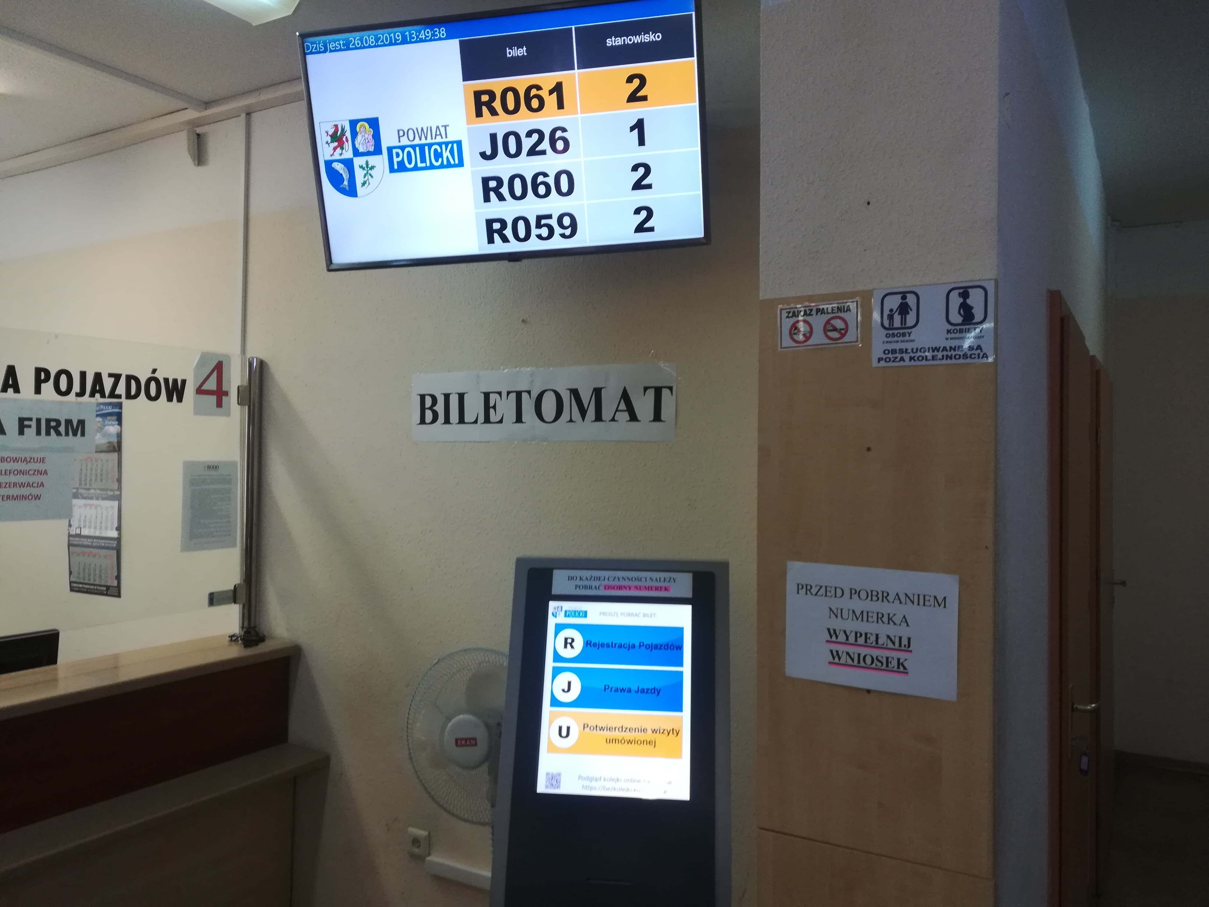 Uruchomiliśmy system kolejkowy w Wydziale Komunikacji, Transportu i Dróg