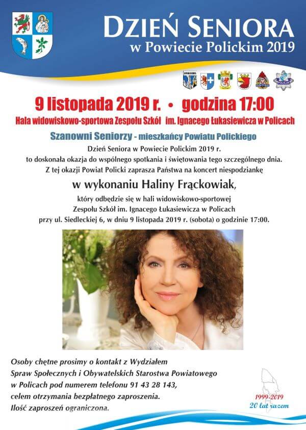 Halina Frąckowiak zaśpiewa podczas Powiatowego Dnia Seniora