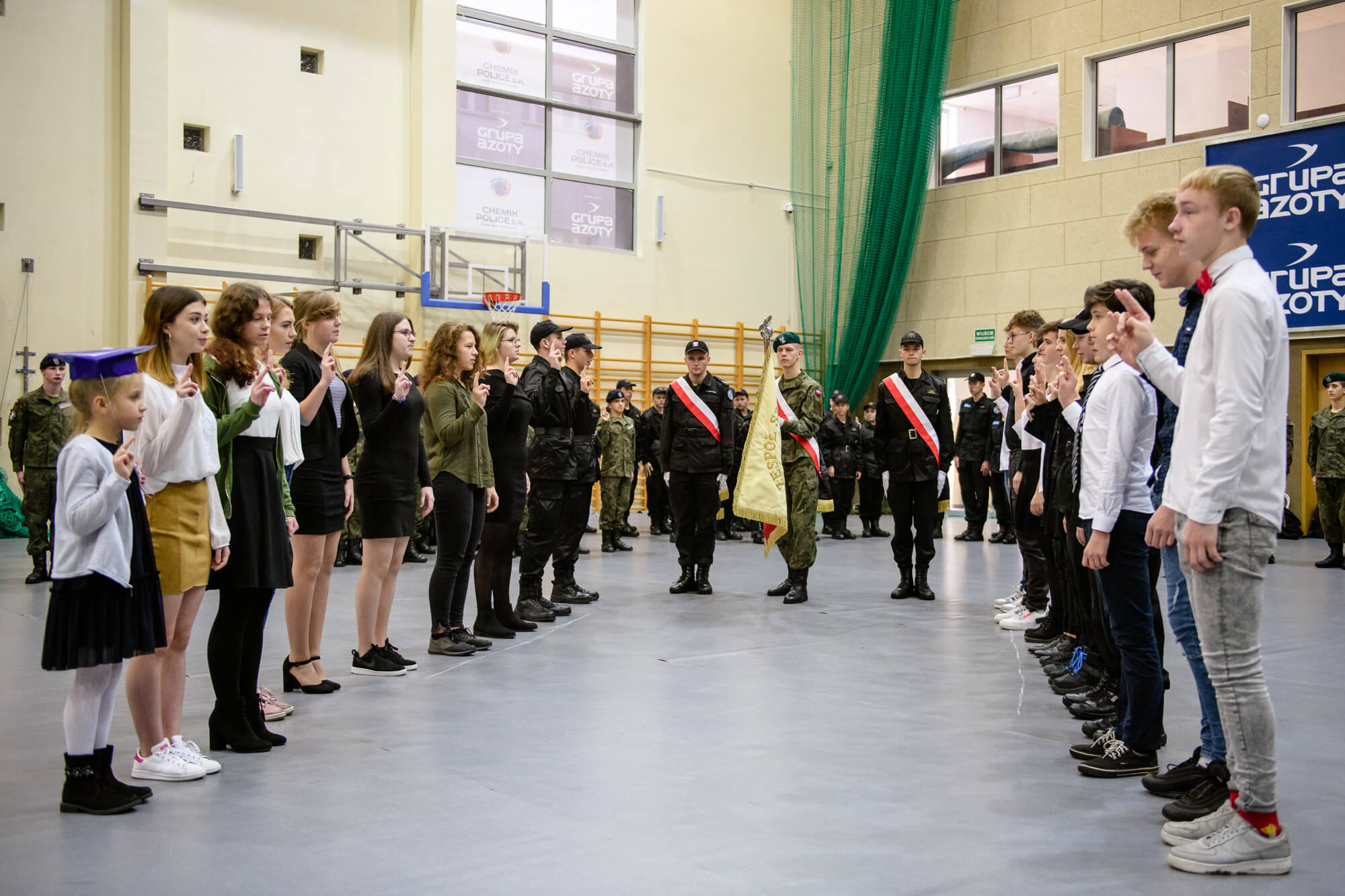 Ślubowanie uczniów klas pierwszych połączone z 101. rocznicą odzyskania przez Polskę niepodległości