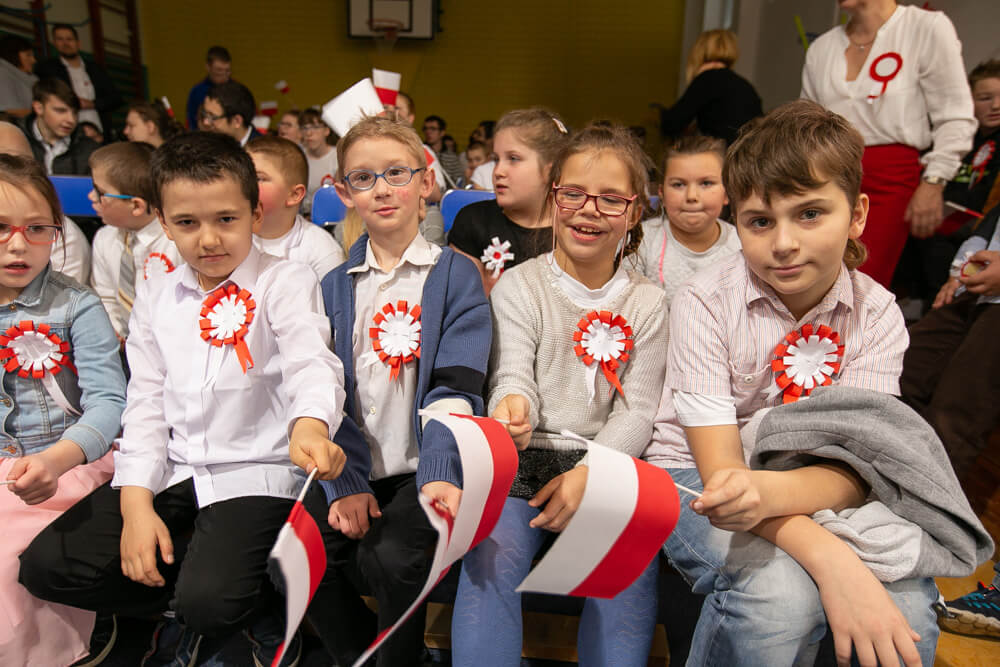 Uczniowie SOSW nr 1 w Policach świętowali 101. rocznicę odzyskania przez Polskę niepodległości