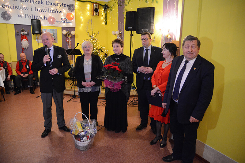 Spotkanie wigilijne w Polskim Związku Emerytów, Rencistów i Inwalidów w Policach