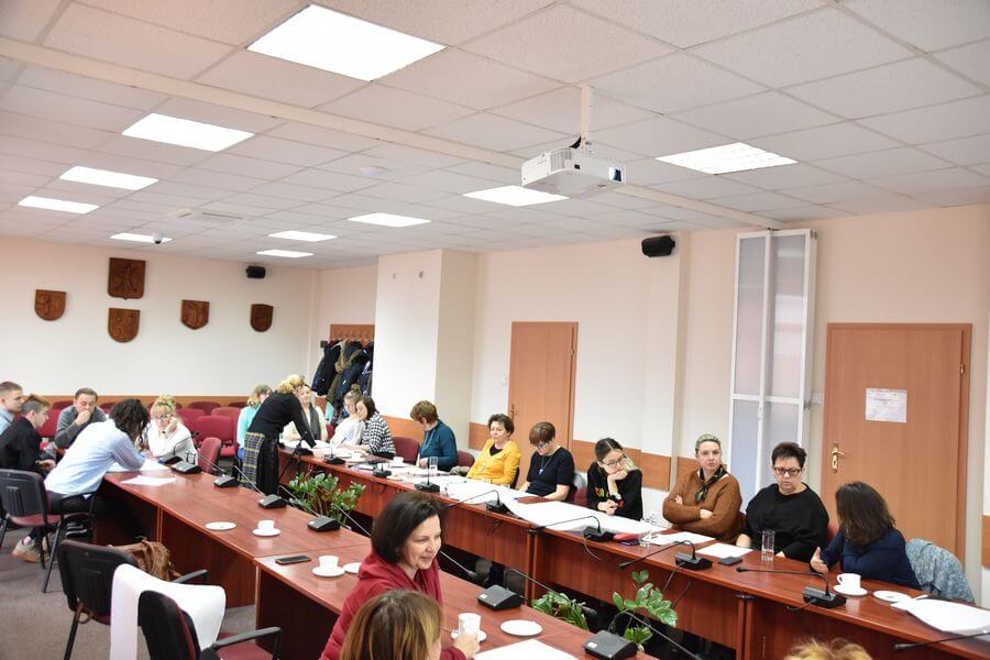 „Budujemy Lokalny Program Rozwoju Oświaty  w Powiecie Polickim” - debata oświatowa