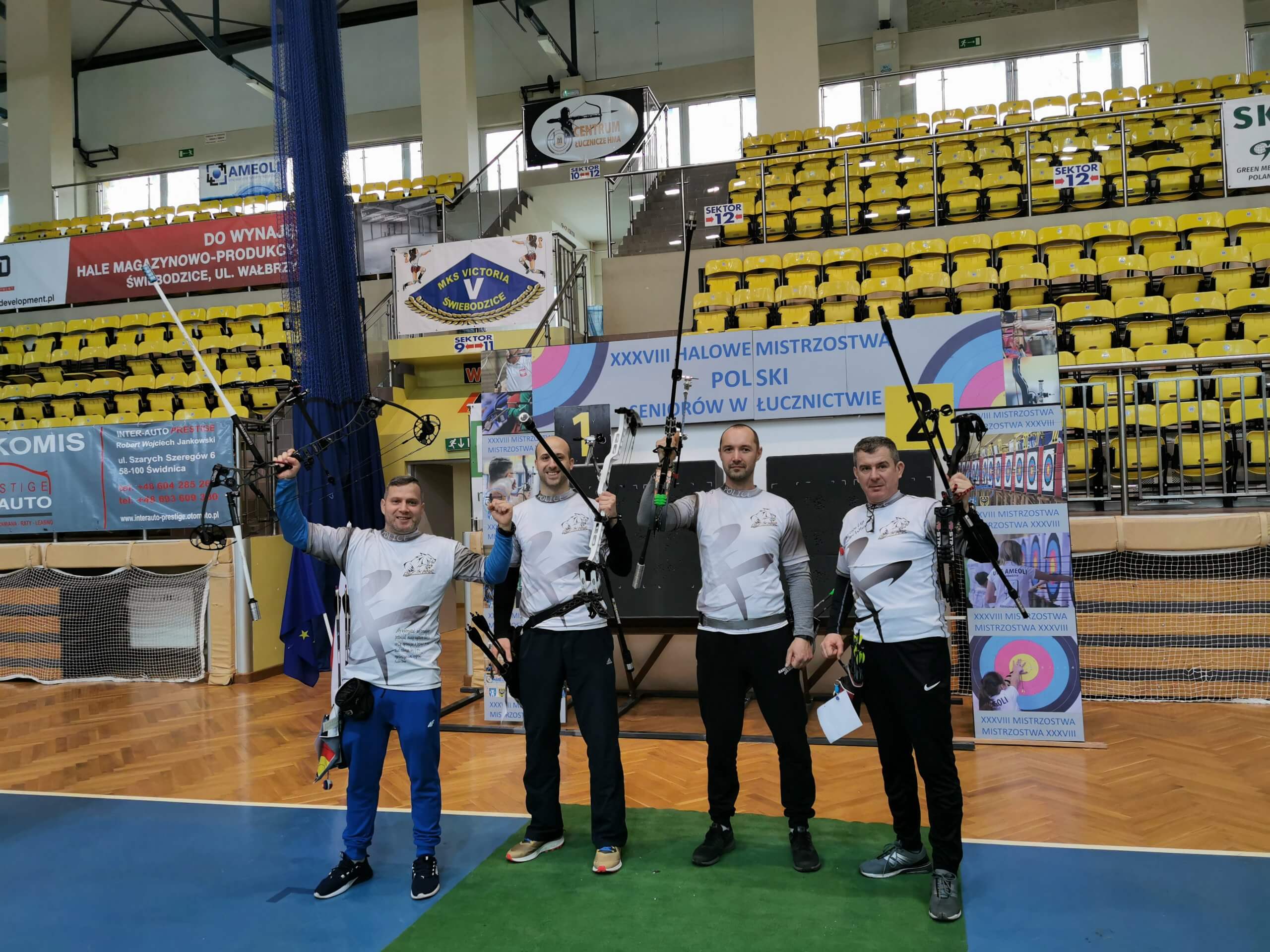 Zawodnicy UKS Defmar Police halowymi Wicemistrzami Polski