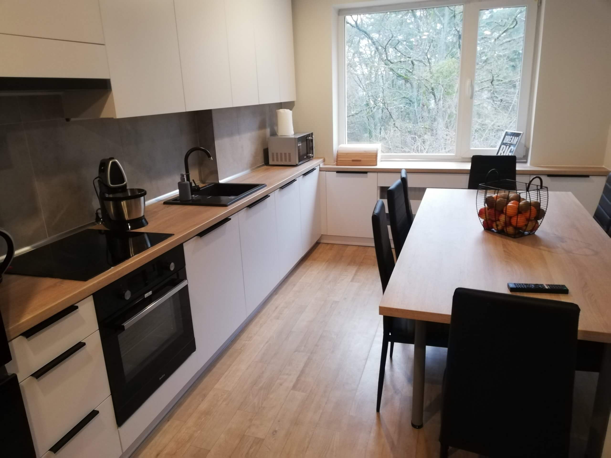 Powiatowa inwestycja w ludzi. Otwarcie mieszkania wspomagająco-treningowego w Tanowie dla usamodzielnianych wychowanków pieczy zastępczej