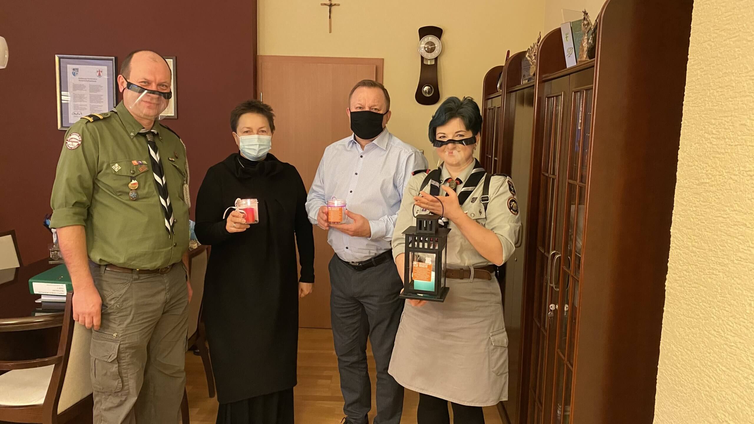 Betlejemskie Światło Pokoju dotarło do Starostwa Powiatowego w Policach