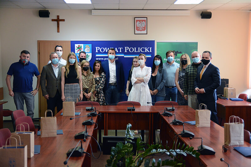 Przekazanie umów na dofinansowanie dla nowych przedsiębiorców