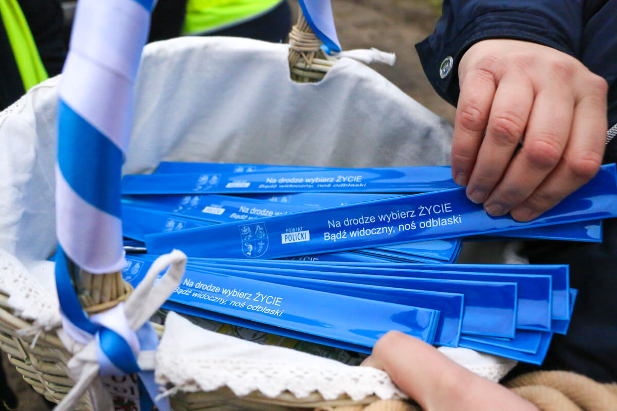 Noście odblaski, bądźcie widoczni i bezpieczni na drodze!
