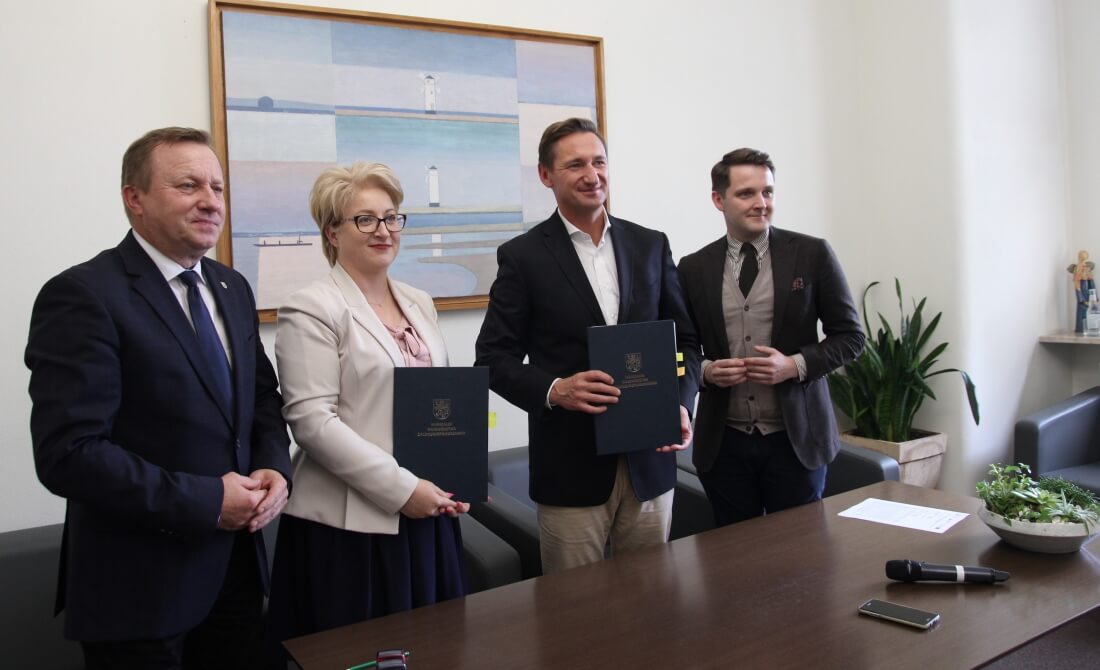 Podpisanie umowy na modernizację drogi na odcinku od drogi krajowej nr 10 do skrzyżowania w Stobnie