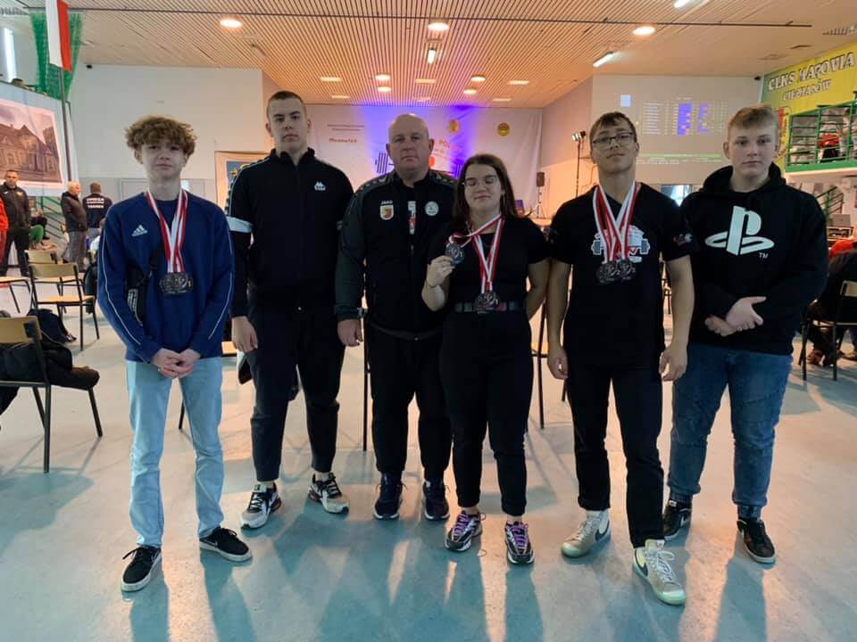 Zawodnicy AKS Promień Police z tytułami Mistrza i Wicemistrza Polski