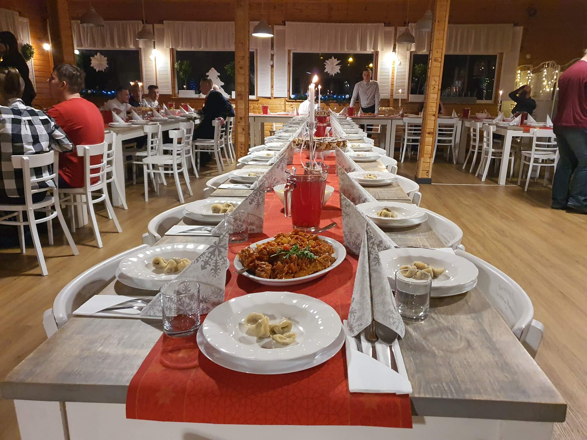 Powiat Policki podziękował wychowankom trzebieskiego MOWu za pomoc w remoncie