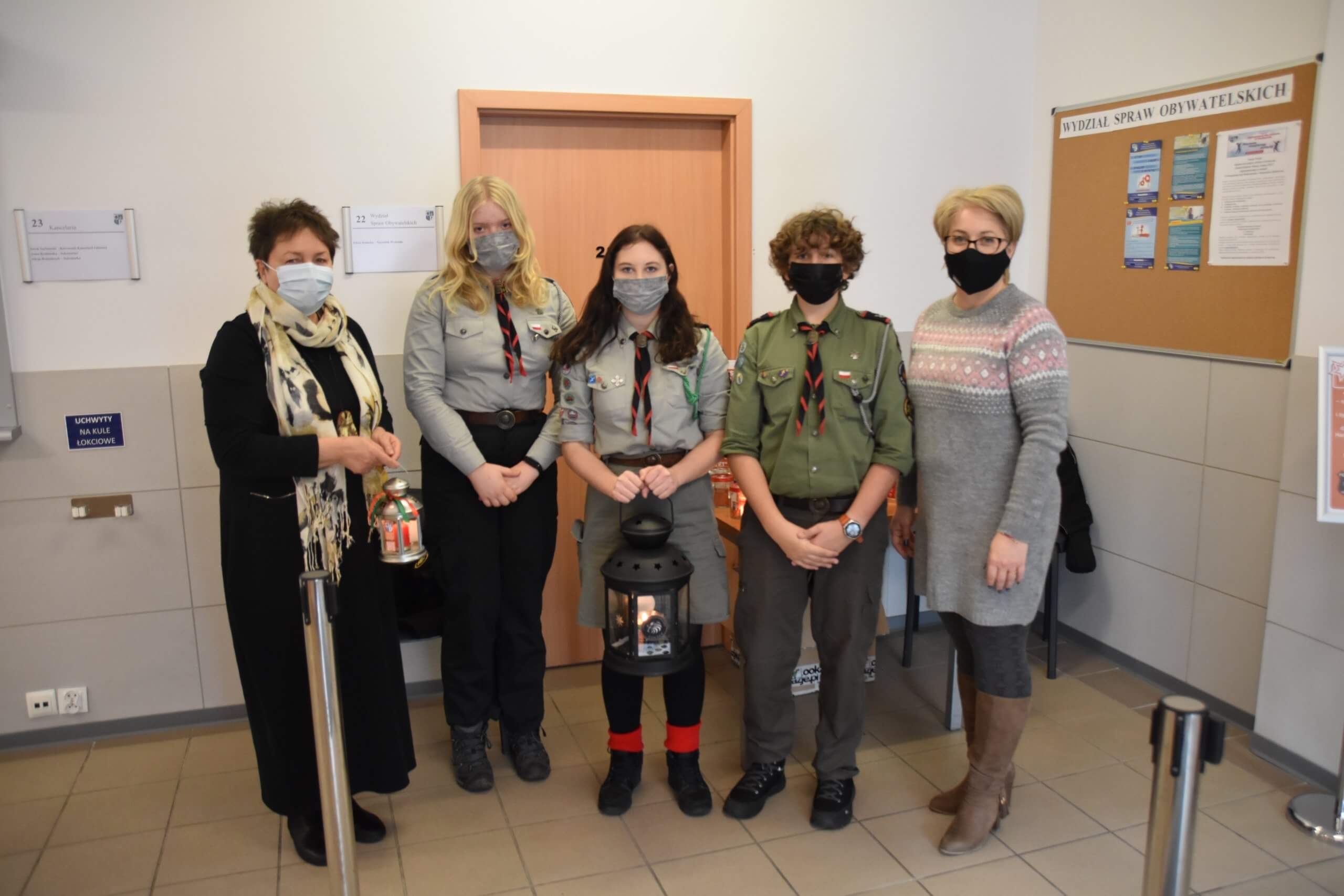 Betlejemskie Światło Pokoju w Starostwie Powiatowym w Policach