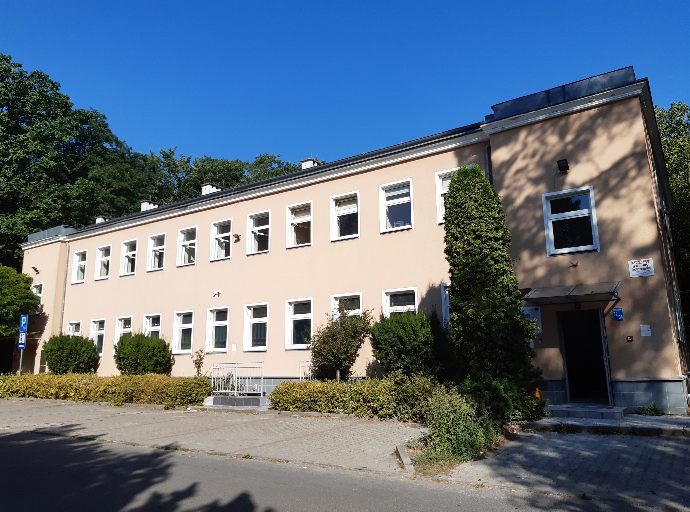 Przebudowa wraz ze zmianą sposobu użytkowania budynku o funkcji biurowej na budynek internatu przy ul. Kresowej 32-34 w Policach w ramach działalności Specjalnego Ośrodka Szkolno-Wychowawczego nr 1 dla Dzieci Niepełnosprawnych Ruchowo im. Marii Grzegorzewskiej w Policach