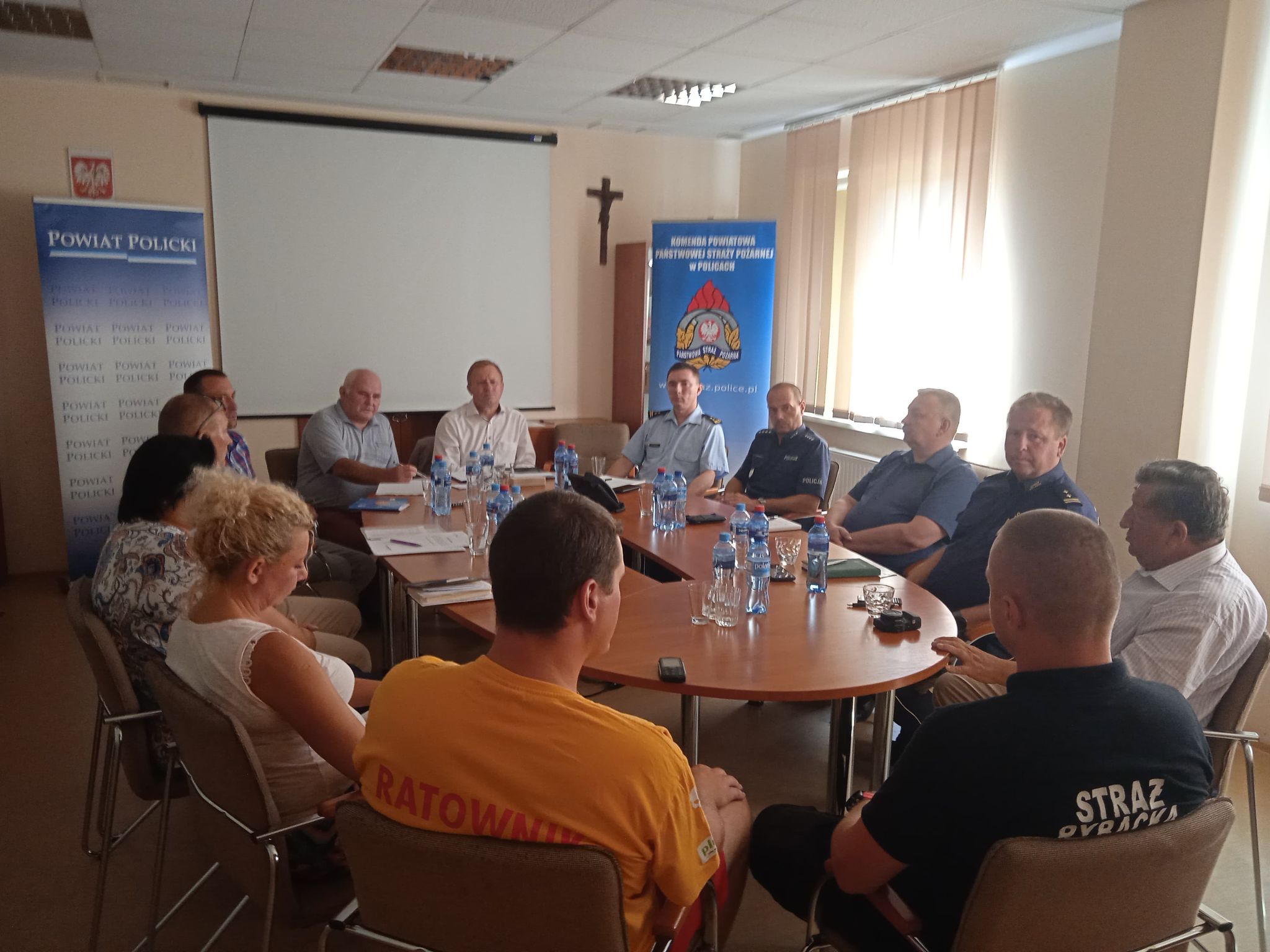 Briefing prasowy Powiatowego Centrum Zarządzania Kryzysowego w sprawie sytuacji na terenie Powiatu Polickiego w związku z występującym  zagrożeniem na rzece Odra.