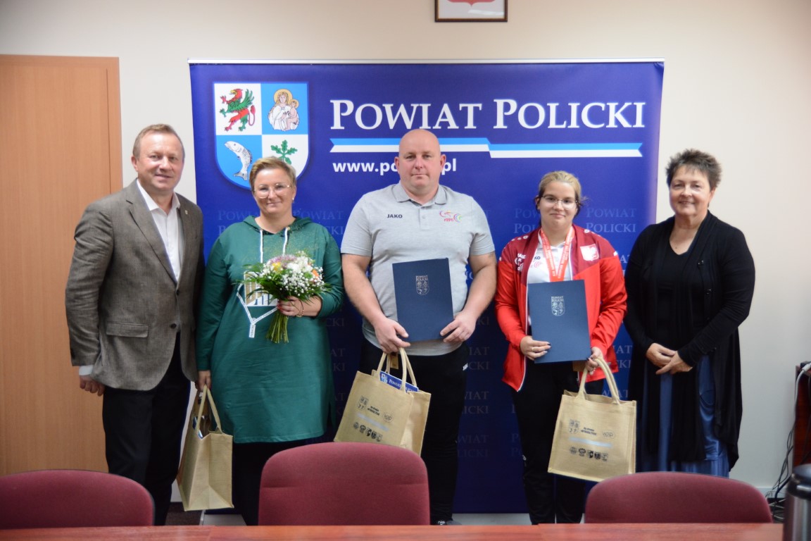 Spotkanie Zarządu Powiatu w Policach z Oliwią Styczyszyn brązową medalistką Mistrzostw Europy