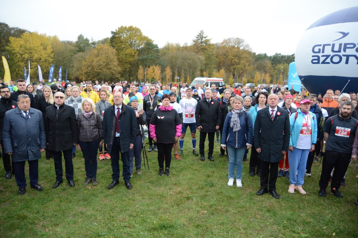Wspólne odśpiewanie hymnu Polski rozpoczęło Powiatowe obchody Dnia Niepodległości