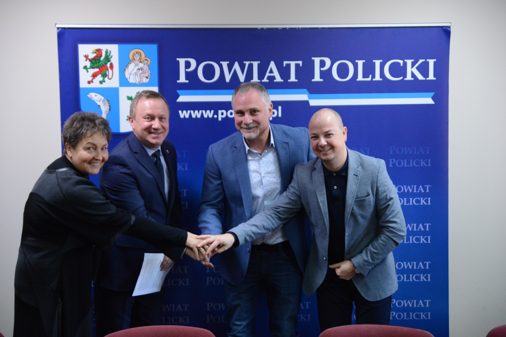 Podpisanie umowy na realizację inwestycji na drodze powiatowej Nr 3911Z na odcinku pomiędzy miejscowościami Bartoszewo, a Sławoszewo