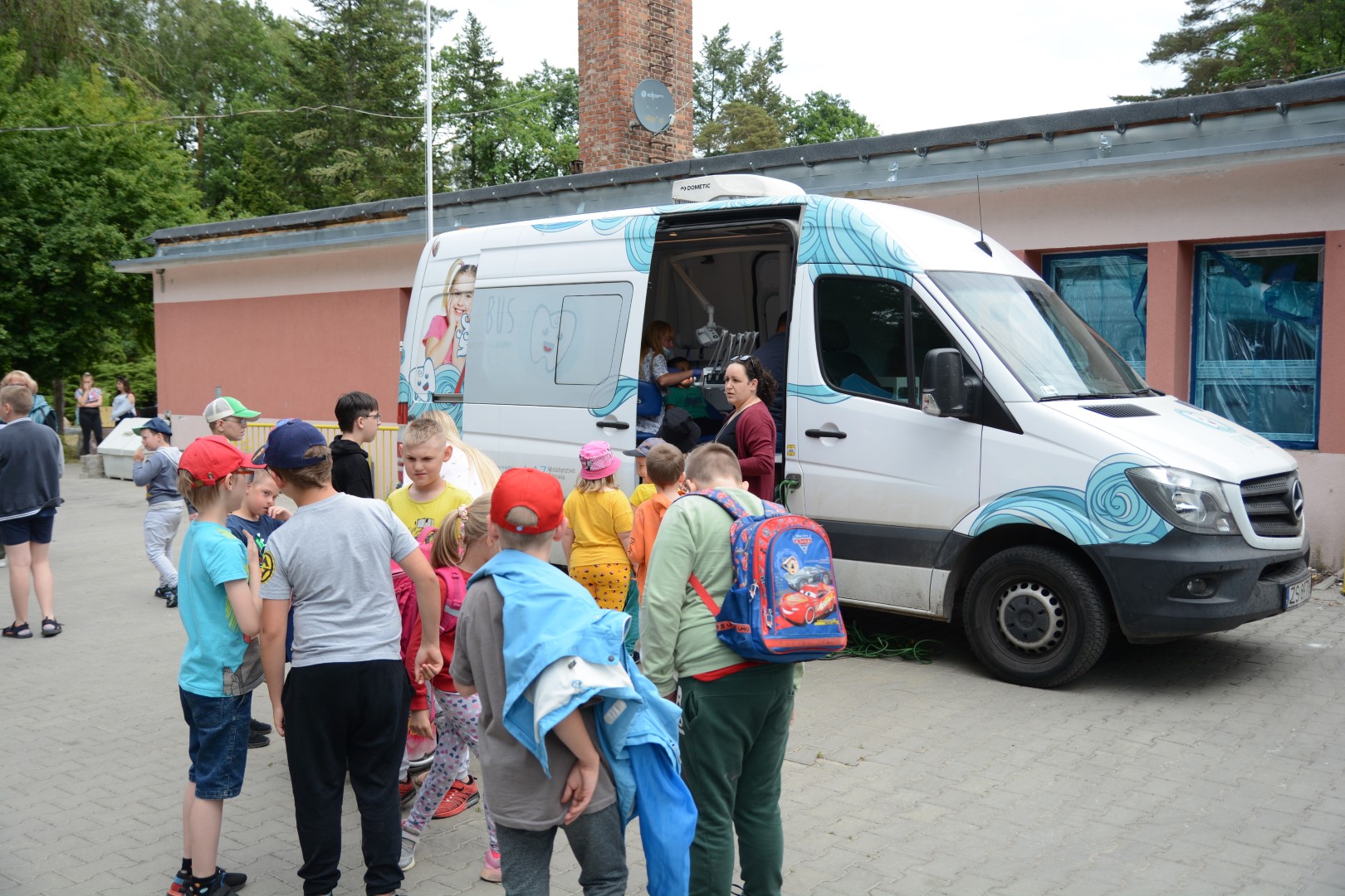 Dentobus przyjechał do uczniów SOSW nr 1 w Policach