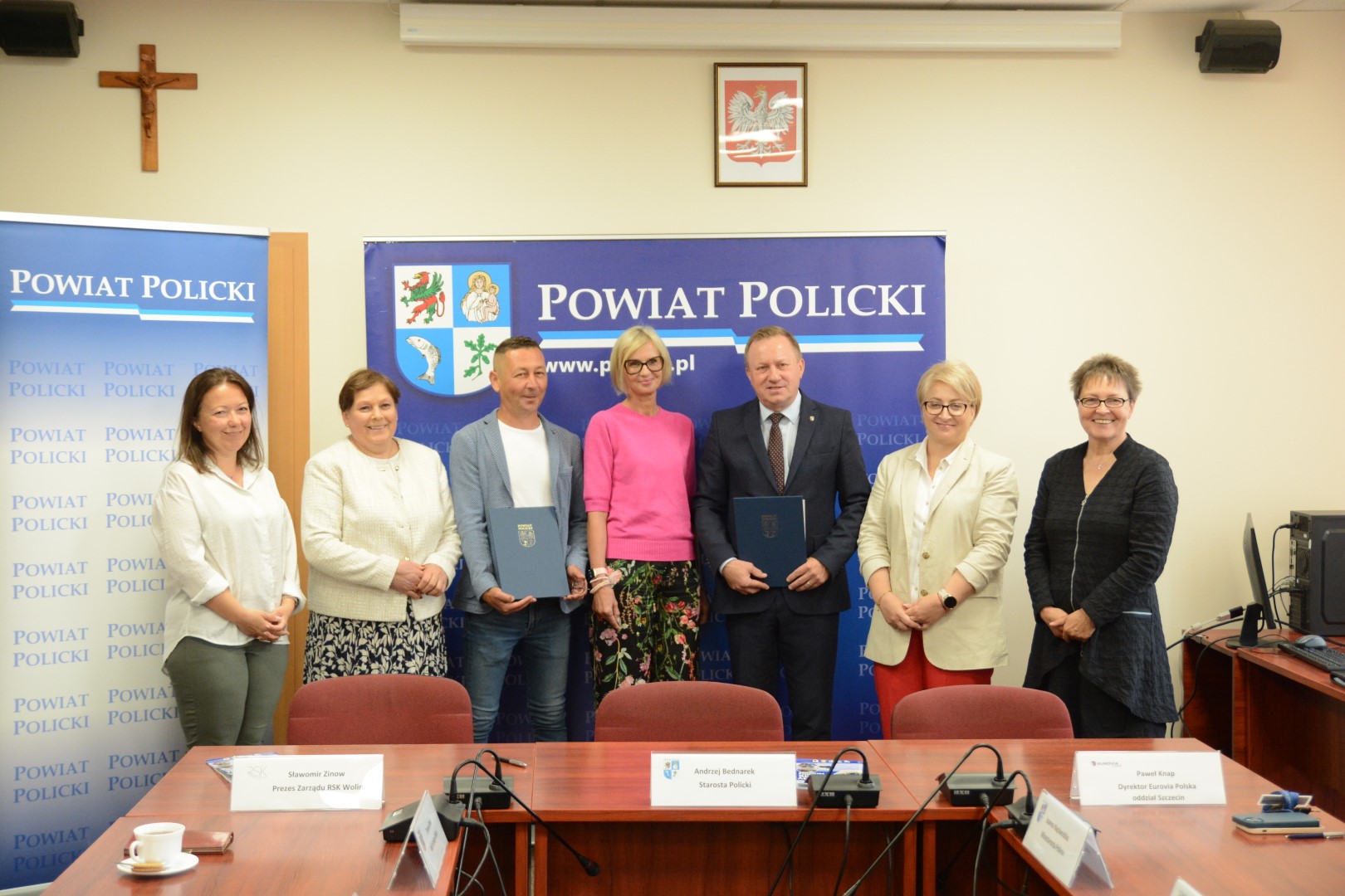 Powiat Policki realizuje dwie inwestycje drogowe na terenie Gminy Kołbaskowo i Gminy Dobra oraz uzyskał dotację na aktywizację osób bezrobotnych