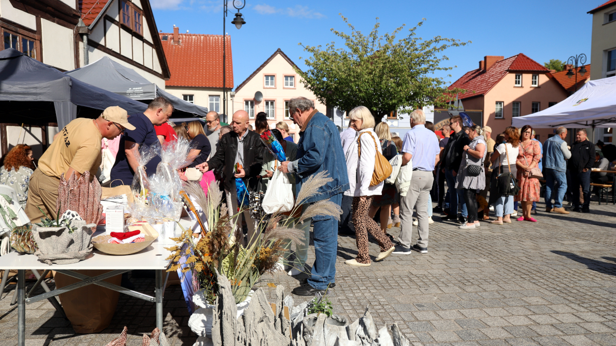 W Nowym Warpnie odbył się Kiermasz Pyszności  na rzecz druhny Mariki z Ochotniczej Straży Pożarnej w Brzózkach
