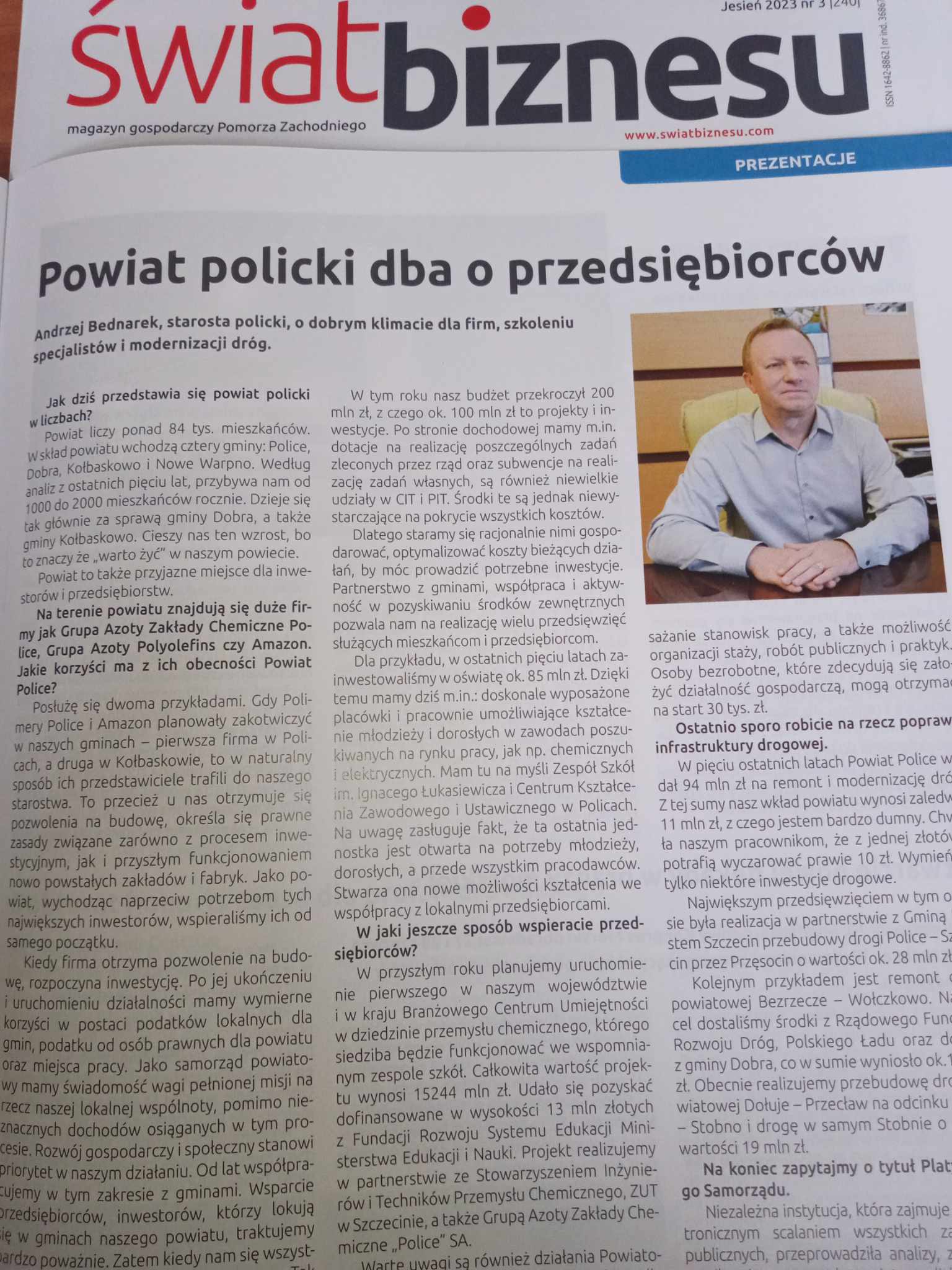 Powiat Policki dba o przedsiębiorców-artykuł  w magazynie gospodarczym Pomorza Zachodniego "Świat biznesu"