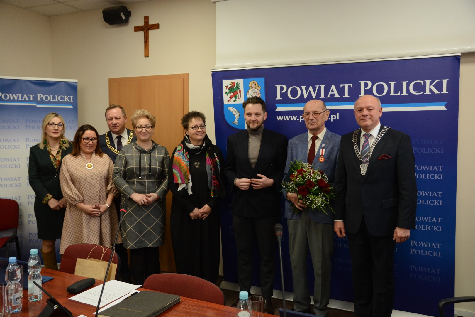 Stefan Marszałek ze złotą Odznaką Honorową Gryfa Zachodniopomorskiego