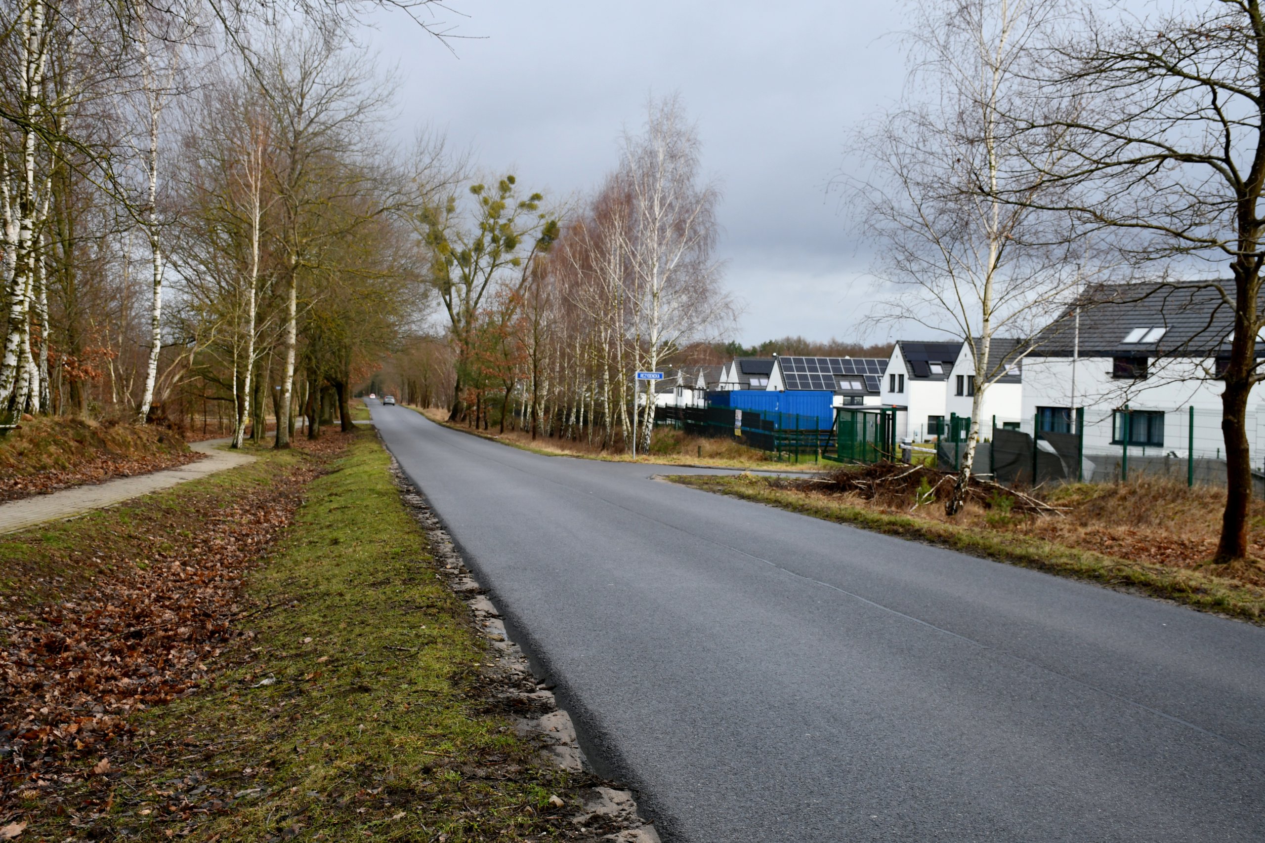 Powstanie przejście dla pieszych i perony autobusowe na ulicy Dębowej w Dobrej