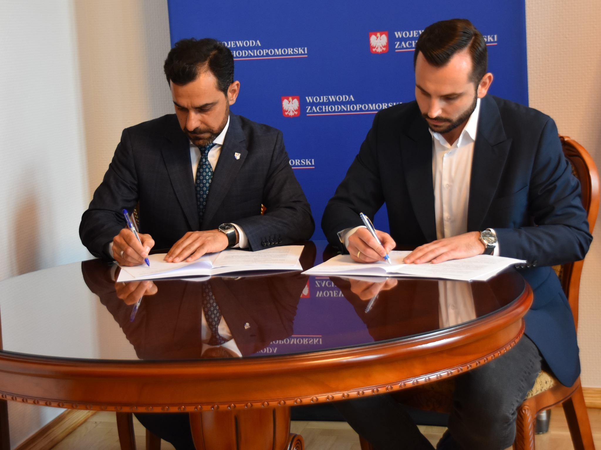 Podpisanie umowy o dofinansowanie z Rządowego Funduszu Rozwoju Dróg na inwestycję drogową Powiatu Polickiego w miejscowości Ustowo