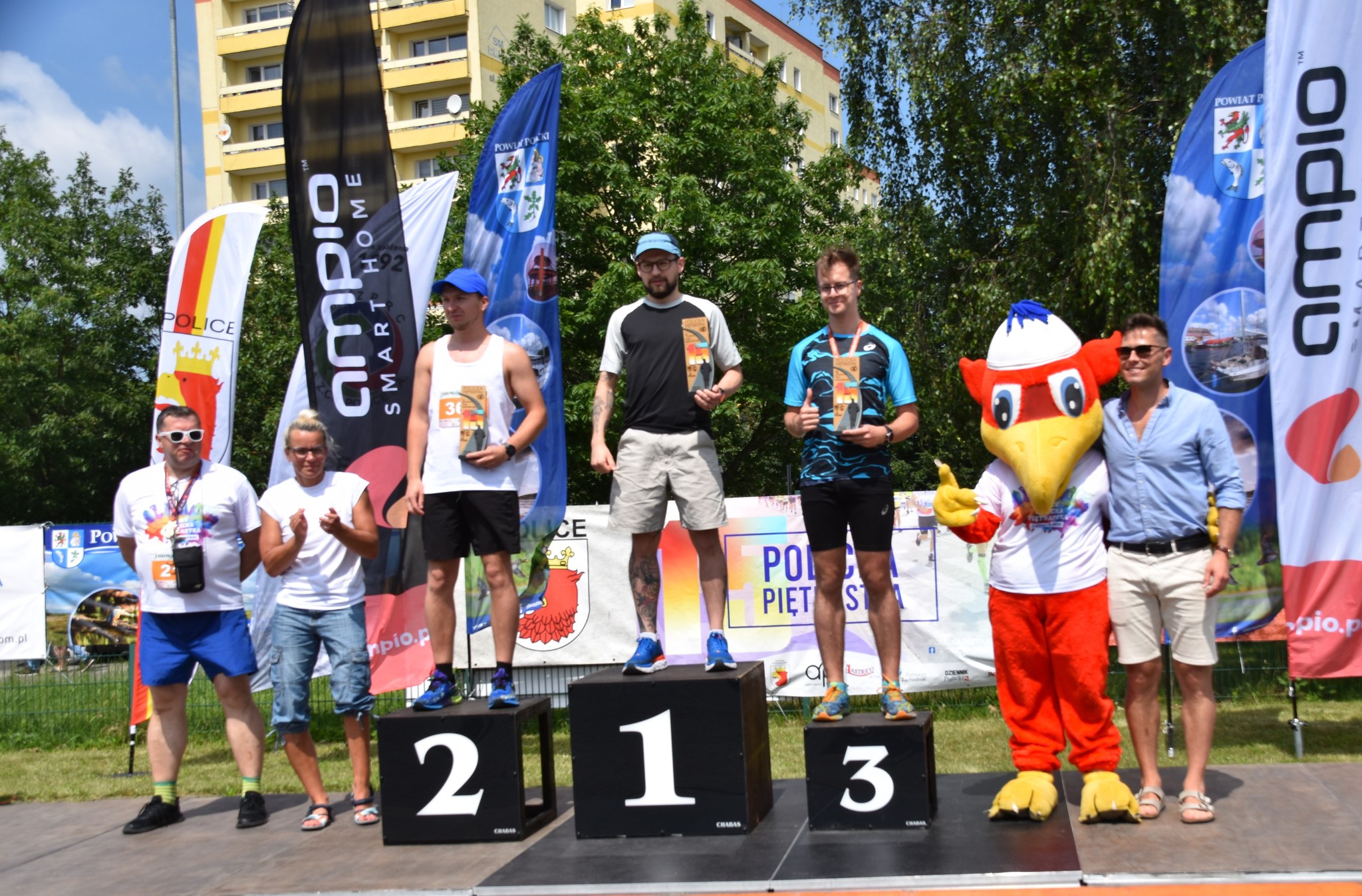 Bieg uliczny i Nordic Walking na ulicach Polic w niedzielne przedpołudnie