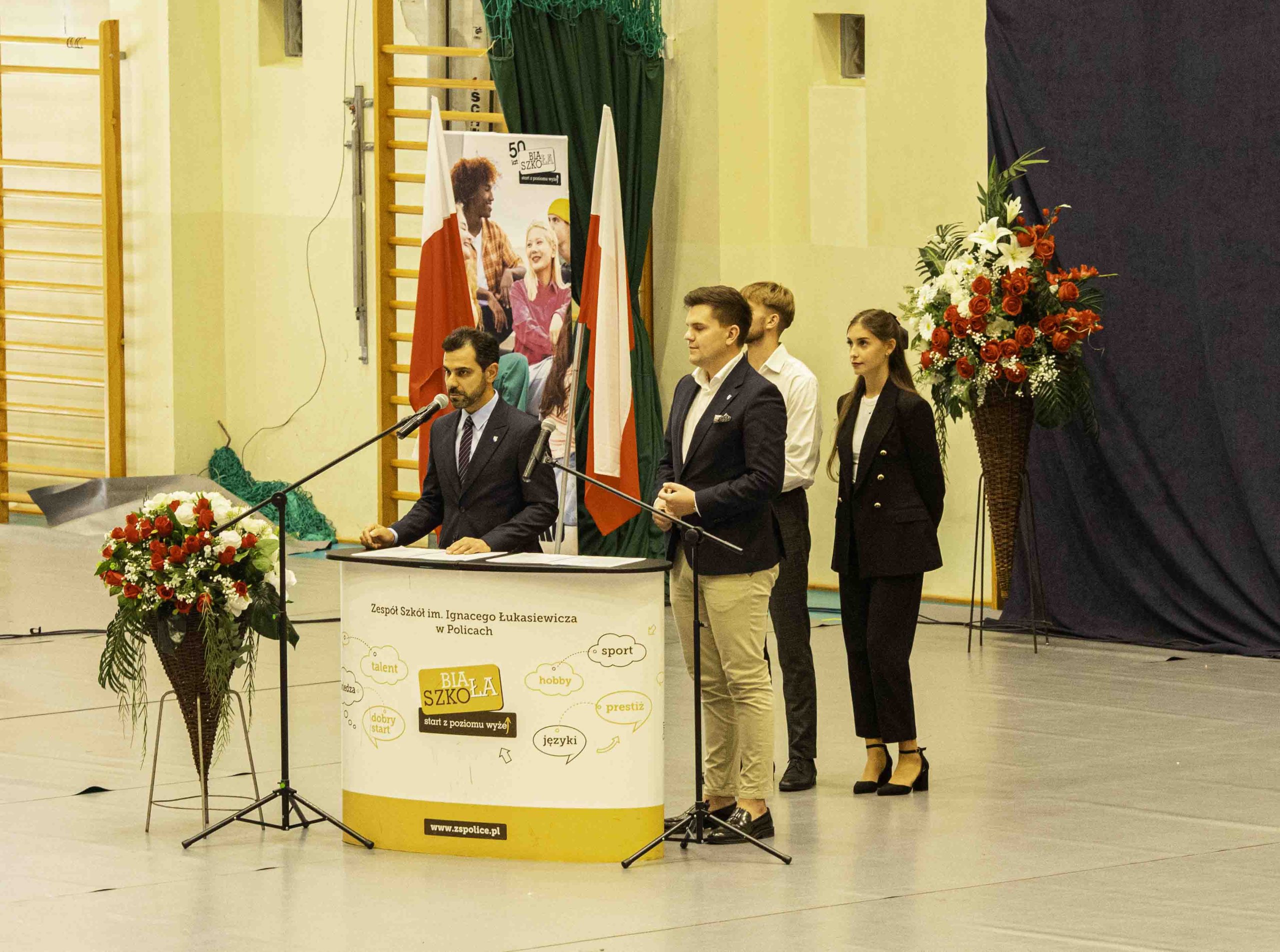 Uroczyste rozpoczęcie roku szkolnego w Zespole Szkól im. Ignacego Łukasiewicza w Policach