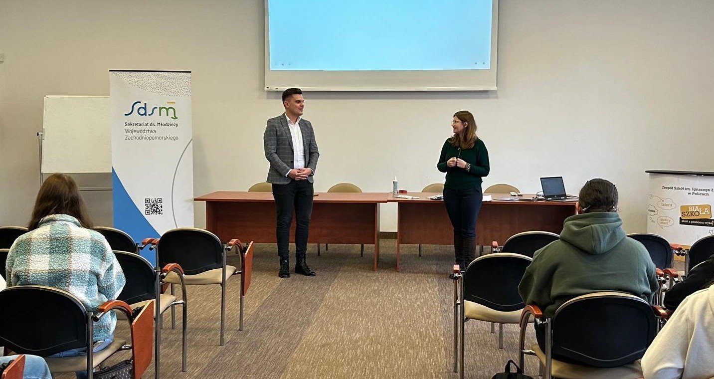 Kształtowanie postaw obywatelskich w Zespole Szkół im. Ignacego Łukasiewicza w Policach