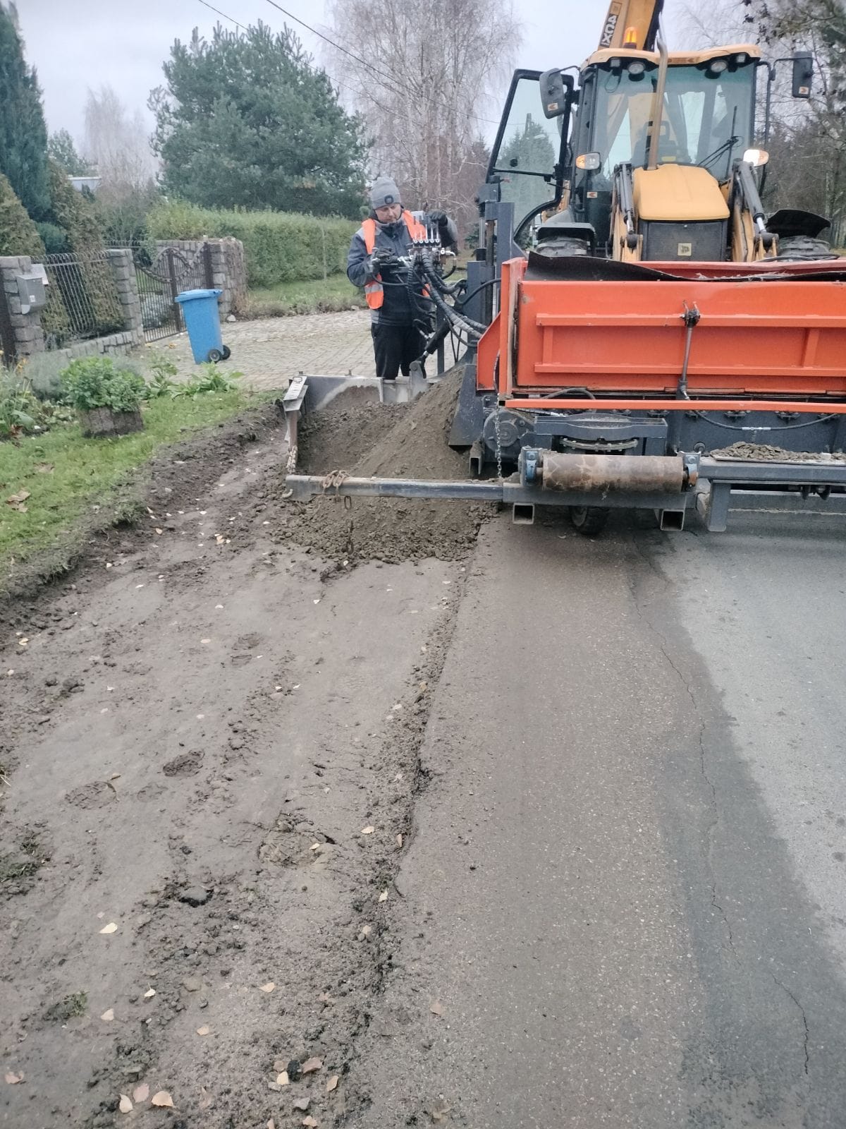 Wysypujemy kruszywo na pobocze w Będargowie