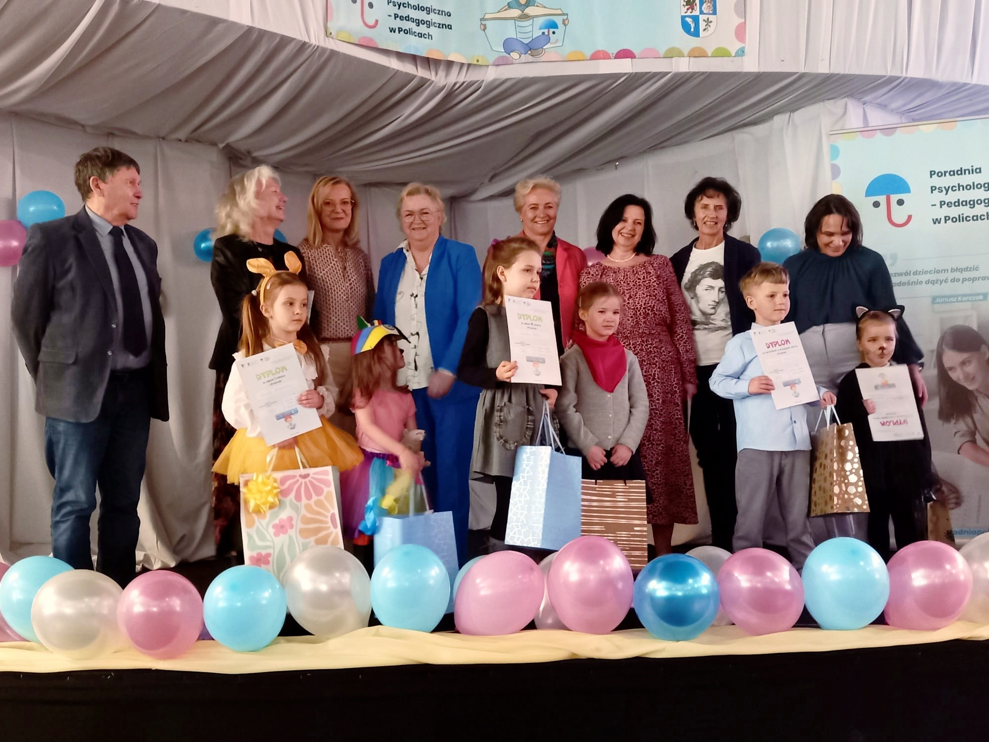 XVIII edycja Wierszomanii pod hasłem "Dzielmy się radością, szacunkiem i wierszem, a życie wokół będzie piękniejsze".