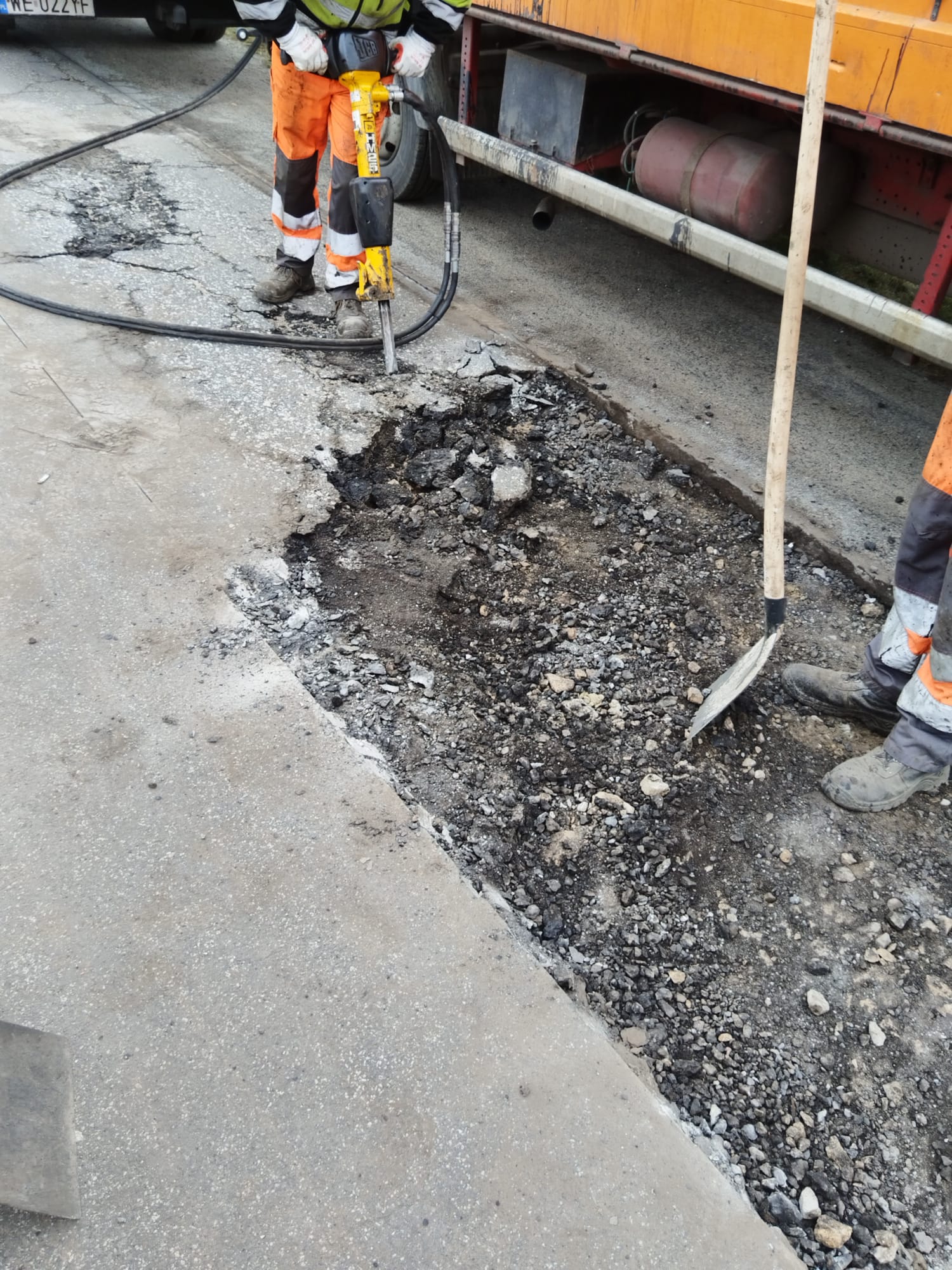 Trwają remonty cząstkowe dróg w Powiecie Polickim