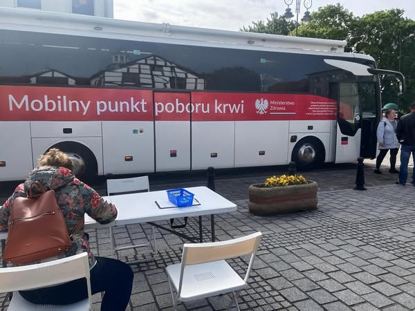 9 litrów krwi w Nowym Warpnie! Udany start akcji „Czerwona Krwinka 2025 – Po zdrowie z Powiatem Polickim”