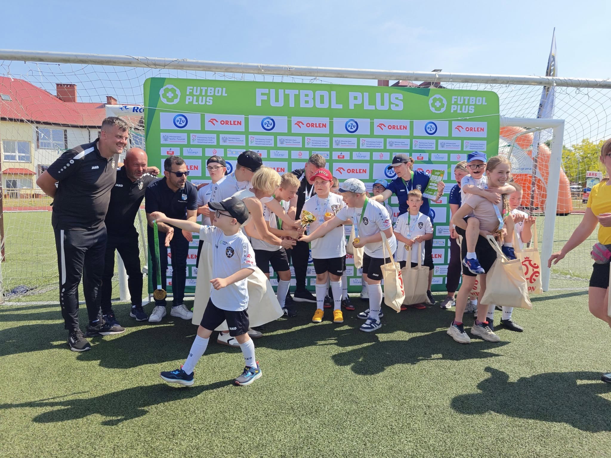 Pierwszy Ogólnopolski Turniej Piłkarski dla Dzieci z Niepełnosprawnościami – historyczne wydarzenie w Przecławiu