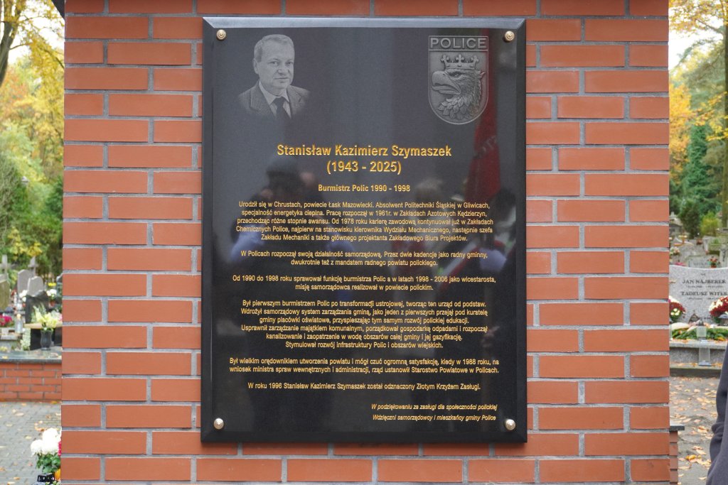 Uroczyste odsłonięcie pamiątkowej tablicy ku czci śp. Stanisława Szymaszka