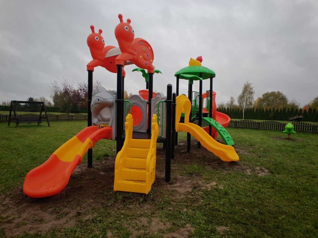 Nowy plac zabaw dla podopiecznych Domu dla Matek z Małoletnimi Dziećmi i Kobiet w Ciąży w Karwowie