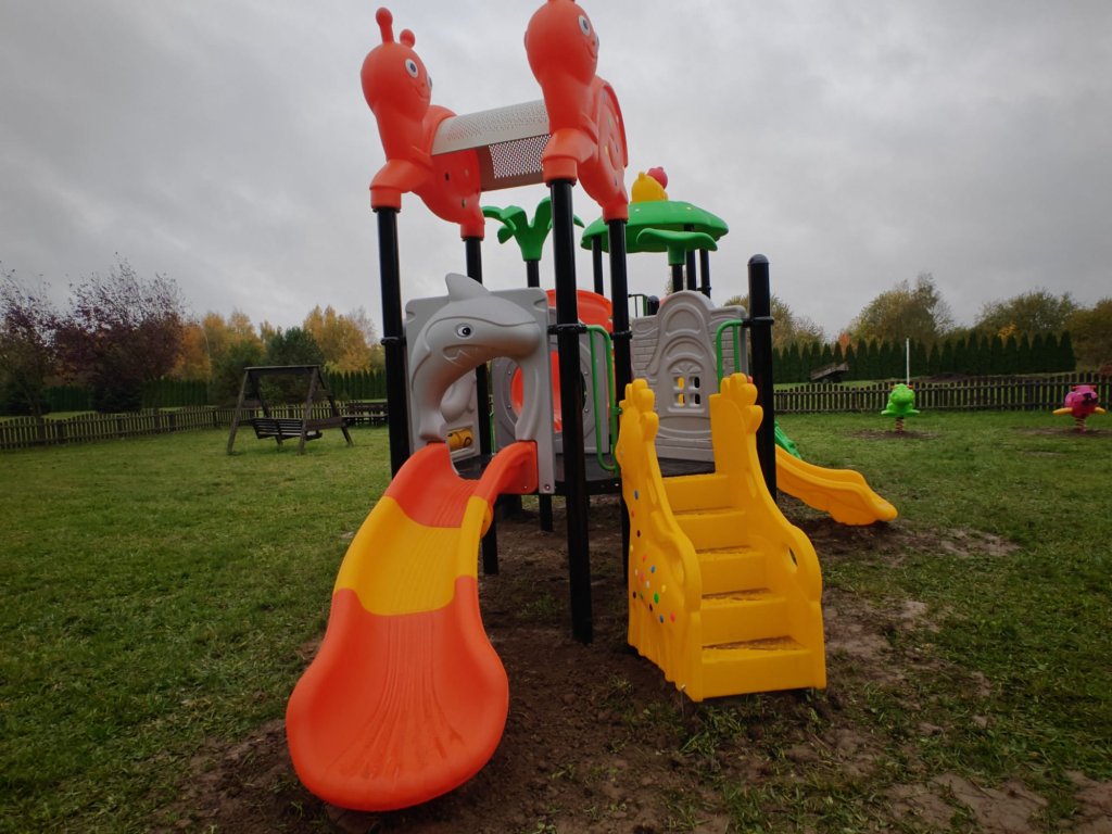 Nowy plac zabaw dla podopiecznych Domu dla Matek z Małoletnimi Dziećmi i Kobiet w Ciąży w Karwowie