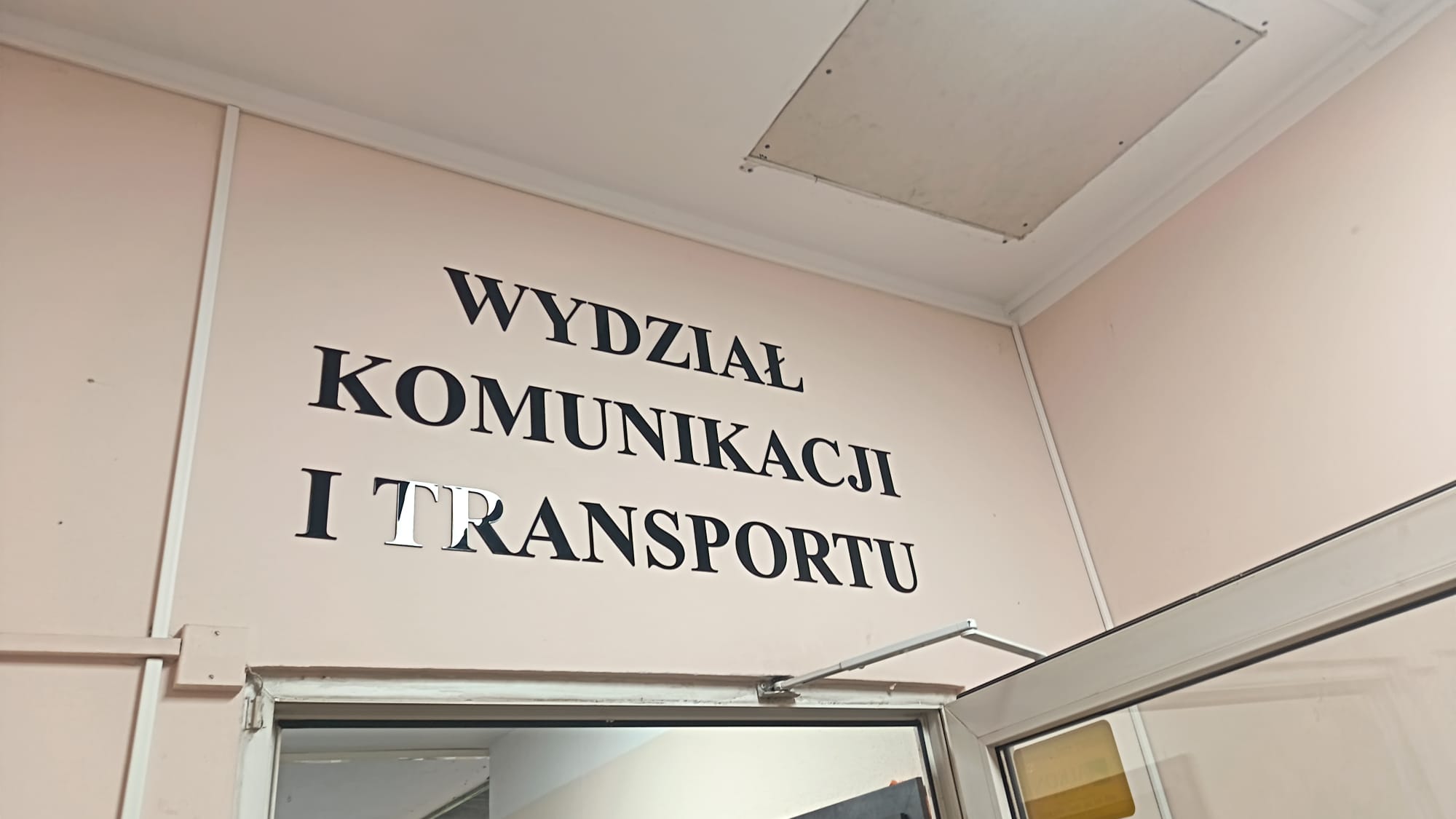 Wydział Komunikacji i Transportu - szyld